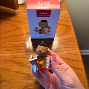 Hallmark Keepsake 2023 Peanuts Ornament Franklin Charlie Brown Reading Books